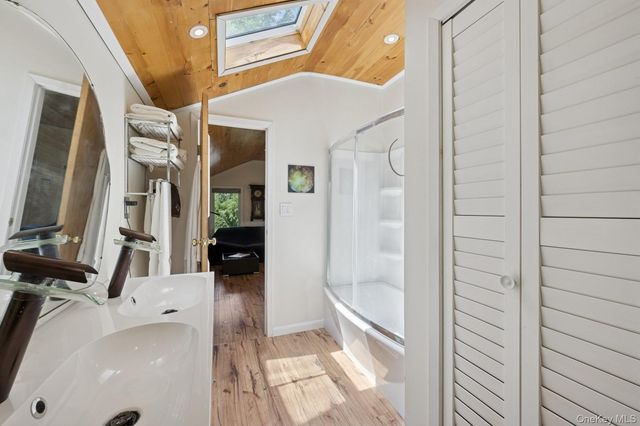 8 Towle Place, Glen Cove, NY 11542