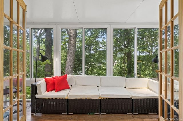 8 Towle Place, Glen Cove, NY 11542