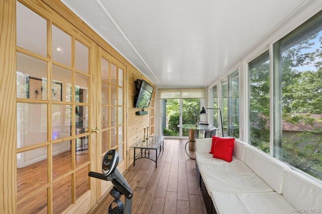 8 Towle Place, Glen Cove, NY 11542