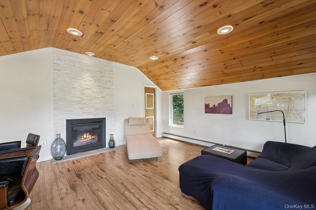 8 Towle Place, Glen Cove, NY 11542