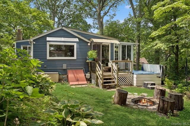 8 Towle Place, Glen Cove, NY 11542