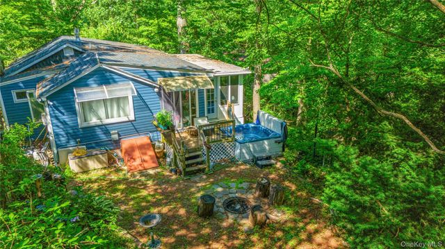 8 Towle Place, Glen Cove, NY 11542