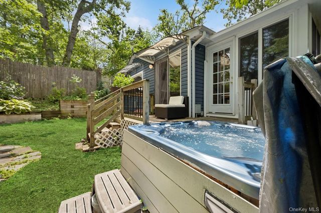 8 Towle Place, Glen Cove, NY 11542