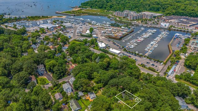 8 Towle Place, Glen Cove, NY 11542