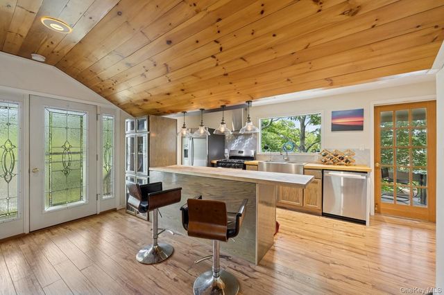 8 Towle Place, Glen Cove, NY 11542