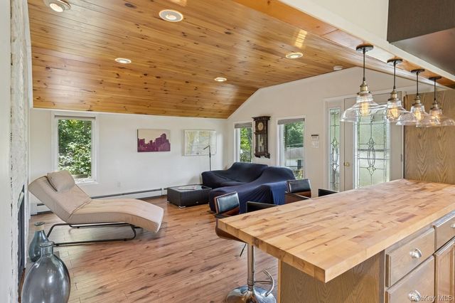 8 Towle Place, Glen Cove, NY 11542