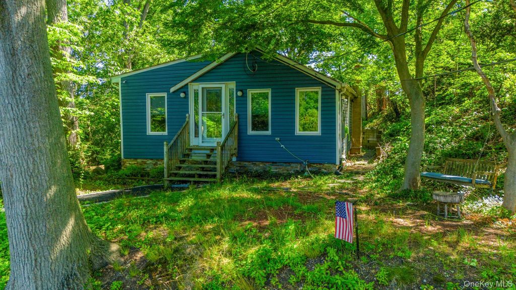 8 Towle Place, Glen Cove, NY 11542