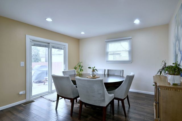 492 Bernice Court, Wheeling, IL 60090