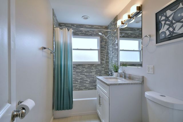 492 Bernice Court, Wheeling, IL 60090