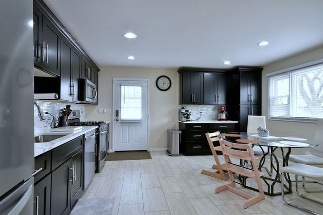 492 Bernice Court, Wheeling, IL 60090