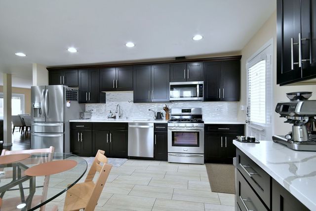 492 Bernice Court, Wheeling, IL 60090