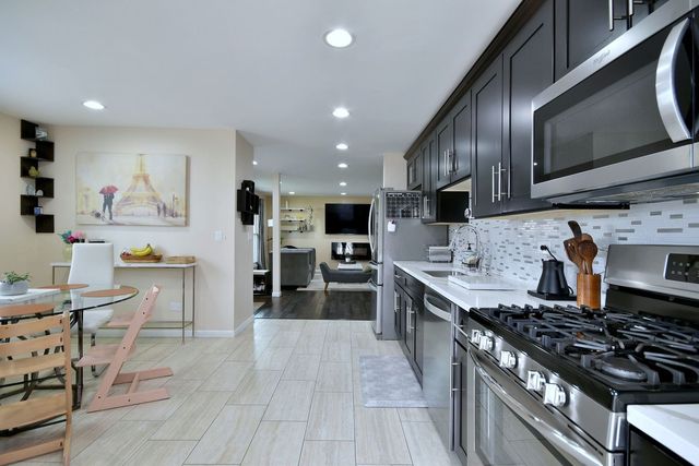 492 Bernice Court, Wheeling, IL 60090