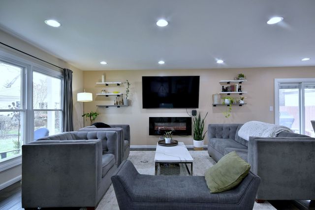 492 Bernice Court, Wheeling, IL 60090