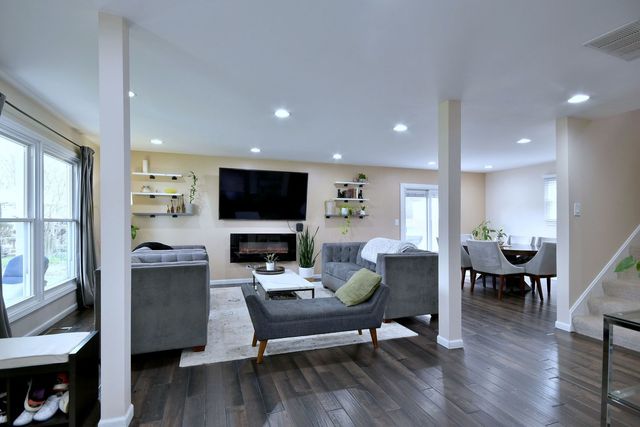 492 Bernice Court, Wheeling, IL 60090