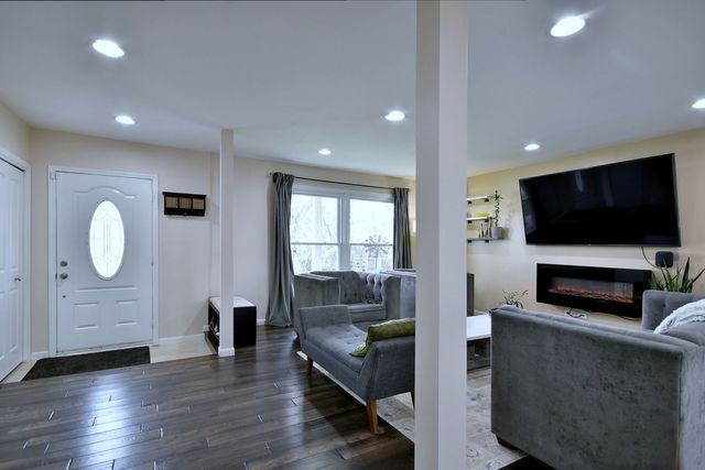 492 Bernice Court, Wheeling, IL 60090