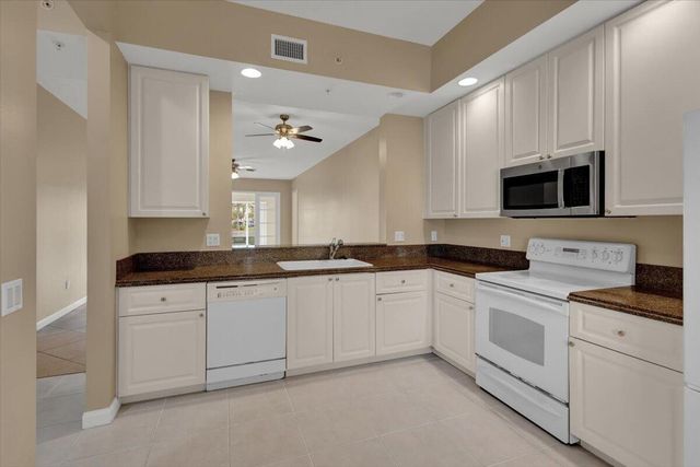 5 HARBOUR ISLE Drive E 103 with Garage, Fort Pierce, FL 34949