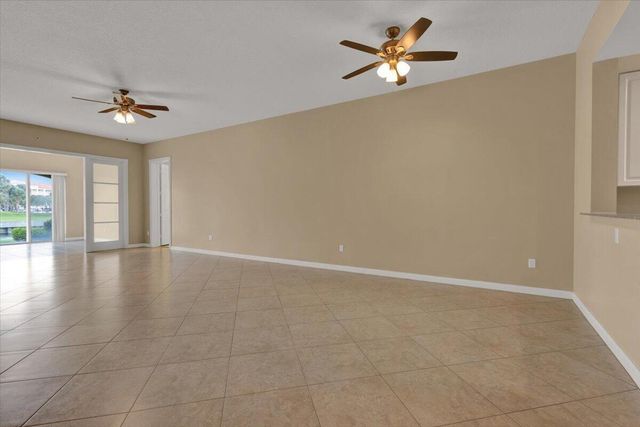 5 HARBOUR ISLE Drive E 103 with Garage, Fort Pierce, FL 34949