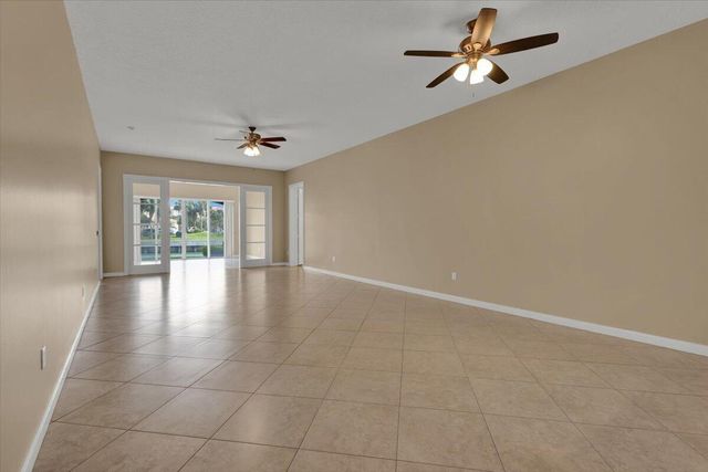 5 HARBOUR ISLE Drive E 103 with Garage, Fort Pierce, FL 34949