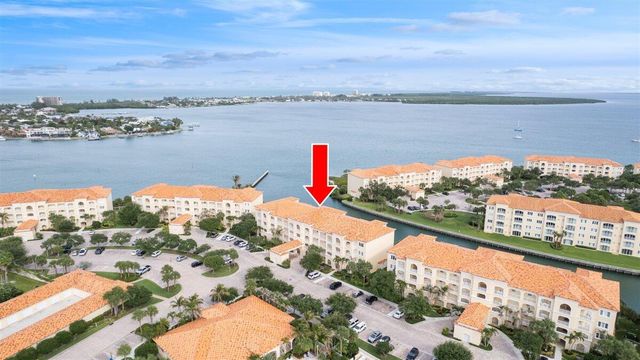 5 HARBOUR ISLE Drive E 103 with Garage, Fort Pierce, FL 34949