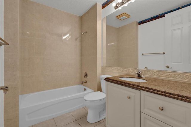 5 HARBOUR ISLE Drive E 103 with Garage, Fort Pierce, FL 34949