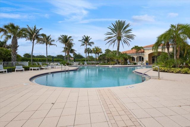 5 HARBOUR ISLE Drive E 103 with Garage, Fort Pierce, FL 34949