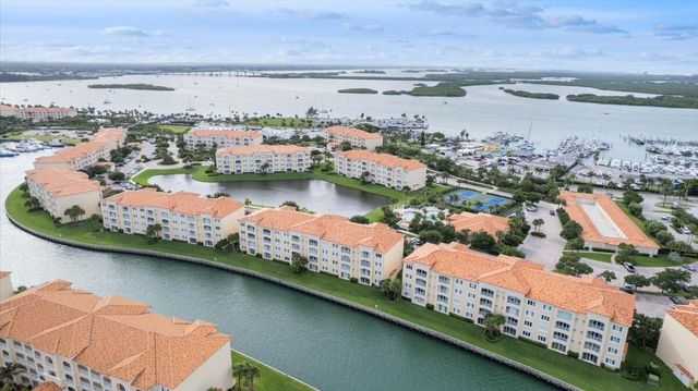 5 HARBOUR ISLE Drive E 103 with Garage, Fort Pierce, FL 34949