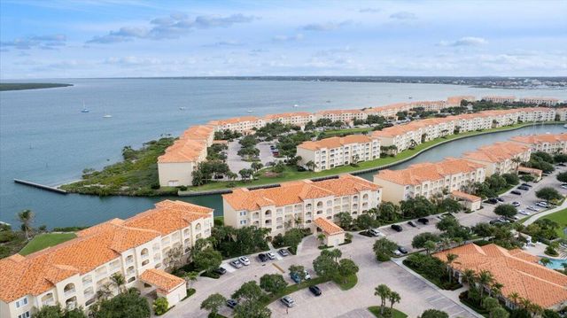 5 HARBOUR ISLE Drive E 103 with Garage, Fort Pierce, FL 34949