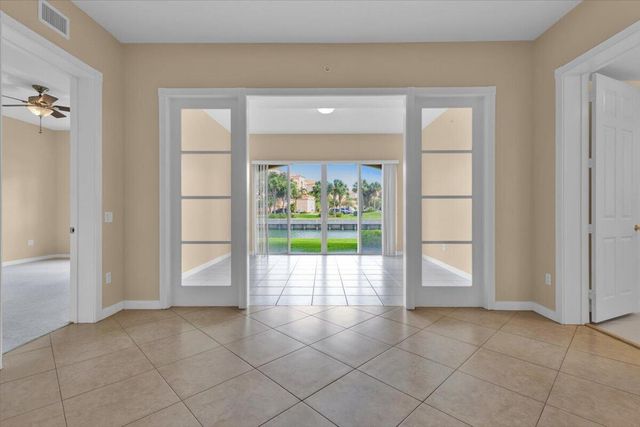 5 HARBOUR ISLE Drive E 103 with Garage, Fort Pierce, FL 34949