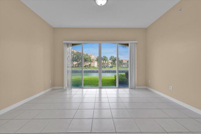 5 HARBOUR ISLE Drive E 103 with Garage, Fort Pierce, FL 34949