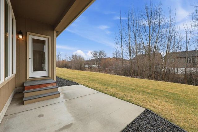 8404 N Summerhill Ln, Spokane, WA 99208