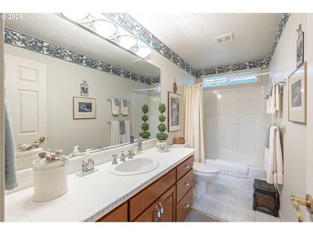 2770 Ne ROBERTS Ln, Newberg, OR 97132