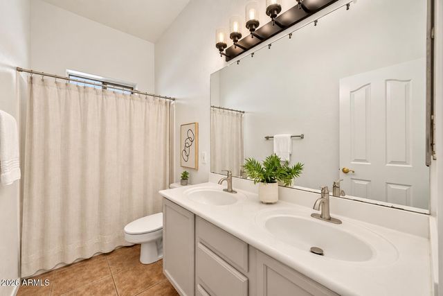 89 E ELGIN Street, Gilbert, AZ 85295