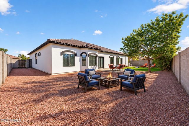 89 E ELGIN Street, Gilbert, AZ 85295