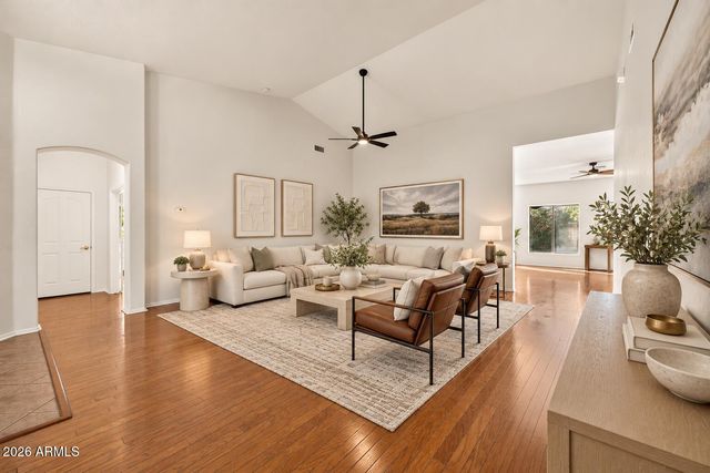 89 E ELGIN Street, Gilbert, AZ 85295