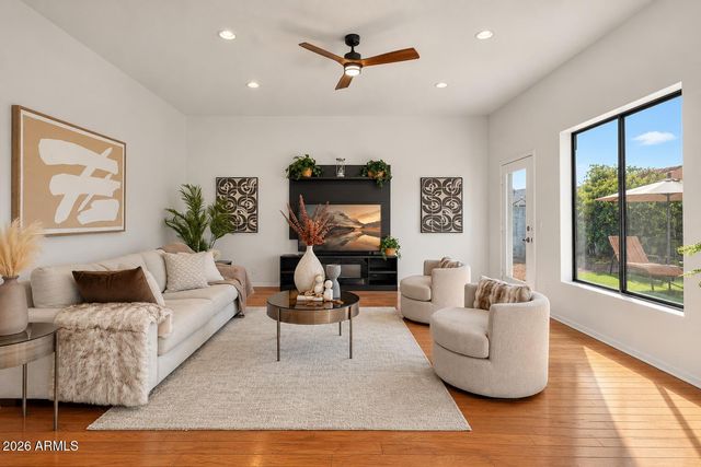 89 E ELGIN Street, Gilbert, AZ 85295