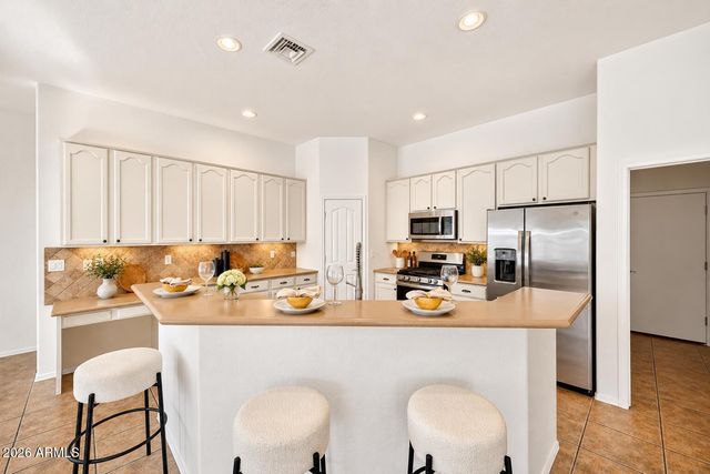 89 E ELGIN Street, Gilbert, AZ 85295