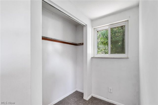 1286 Deforest Road SE, Warren, OH 44484