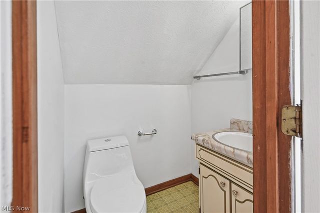 1286 Deforest Road SE, Warren, OH 44484