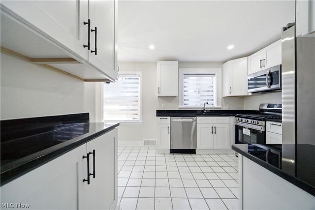 4037 Washington Boulevard, University Heights, OH 44118