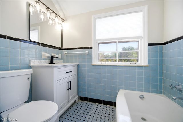 4037 Washington Boulevard, University Heights, OH 44118