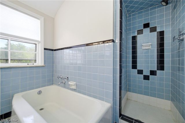 4037 Washington Boulevard, University Heights, OH 44118