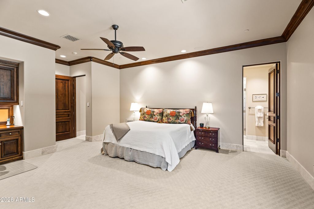 Image 19 of property listing at 6636 N LOST DUTCHMAN Drive, Paradise Valley, AZ 85253