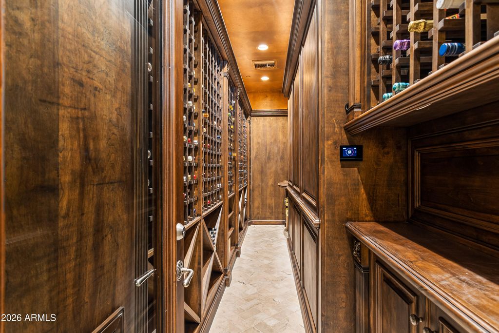 Image 22 of property listing at 6636 N LOST DUTCHMAN Drive, Paradise Valley, AZ 85253