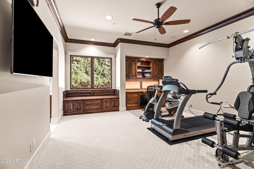 Image 24 of property listing at 6636 N LOST DUTCHMAN Drive, Paradise Valley, AZ 85253