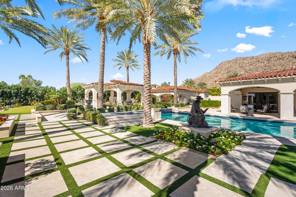 Image 35 of property listing at 6636 N LOST DUTCHMAN Drive, Paradise Valley, AZ 85253