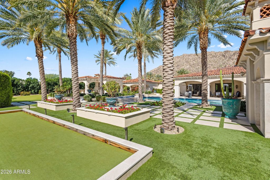 Image 37 of property listing at 6636 N LOST DUTCHMAN Drive, Paradise Valley, AZ 85253