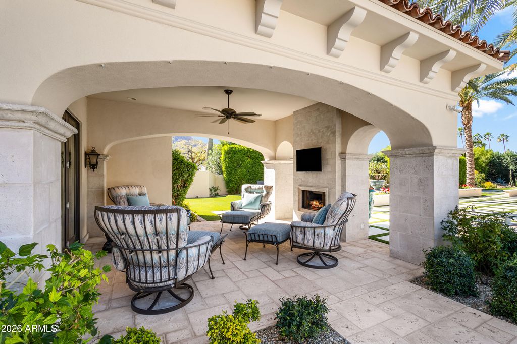Image 38 of property listing at 6636 N LOST DUTCHMAN Drive, Paradise Valley, AZ 85253