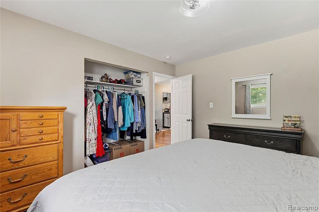 22159 W Brandon Street, Farmington, MI 48336