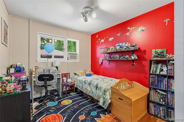 22159 W Brandon Street, Farmington, MI 48336