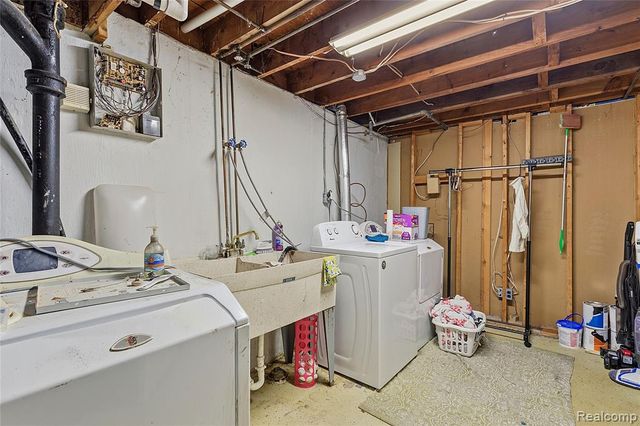 22159 W Brandon Street, Farmington, MI 48336